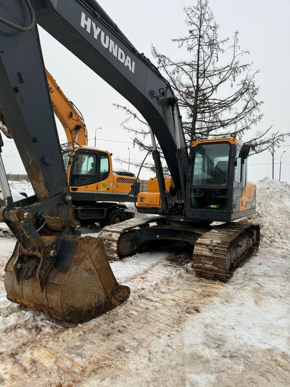 Аренда гусеничного экскаватора Hyundai R180 с ковшом 1 куб