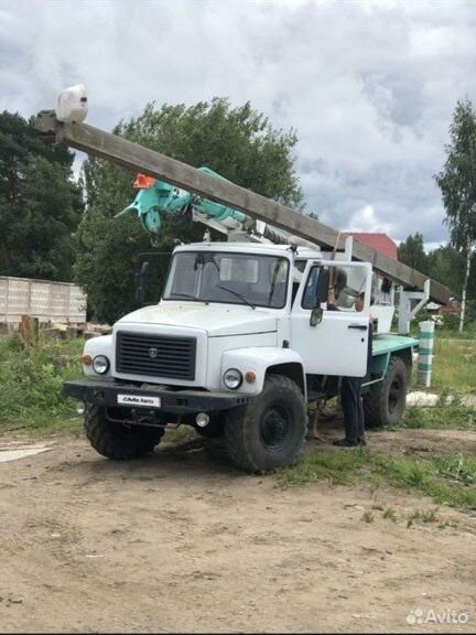 Ямобур на базе ГАЗ с автовышкой