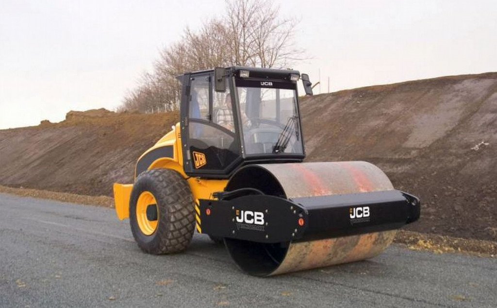 Сдаётся в аренду Каток грунтовый JCB VibroMax 132