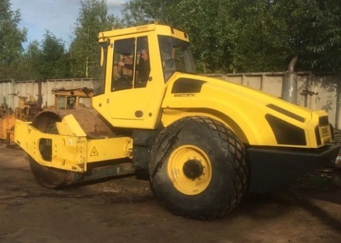 Аренда грунтового катка Bomag 213