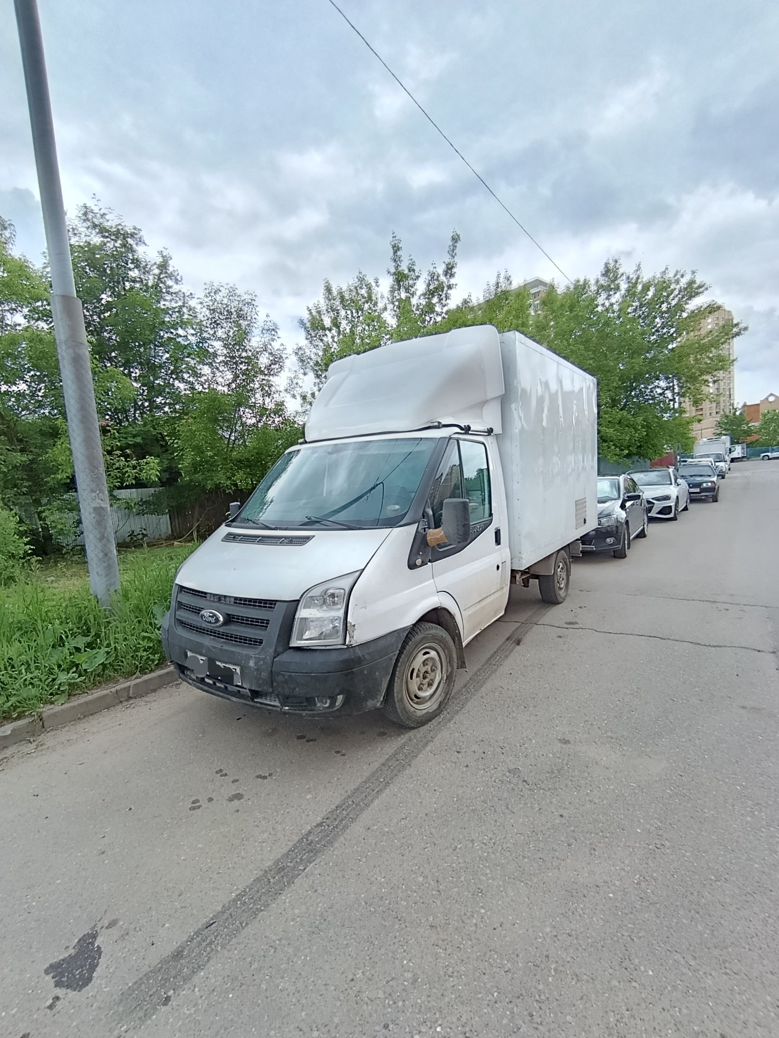 В аренду с водителем грузовик Форд транзит