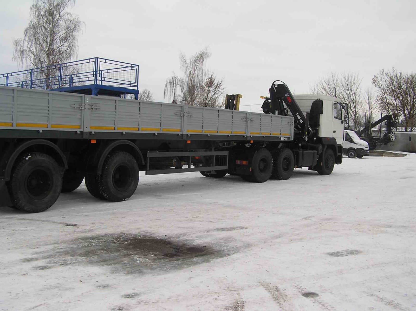 Длинномер с КМУ. Полуприцеп 17 тонн, борт 12. 5 метров
