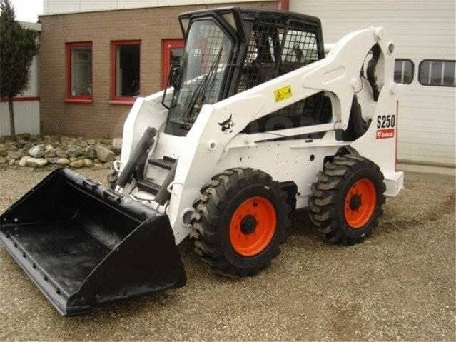 Услуги фронтального мини-погрузчика Bobcat S250