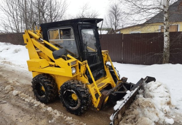 Аренда мини-погрузчика Bobcat для уборки снега и планировки