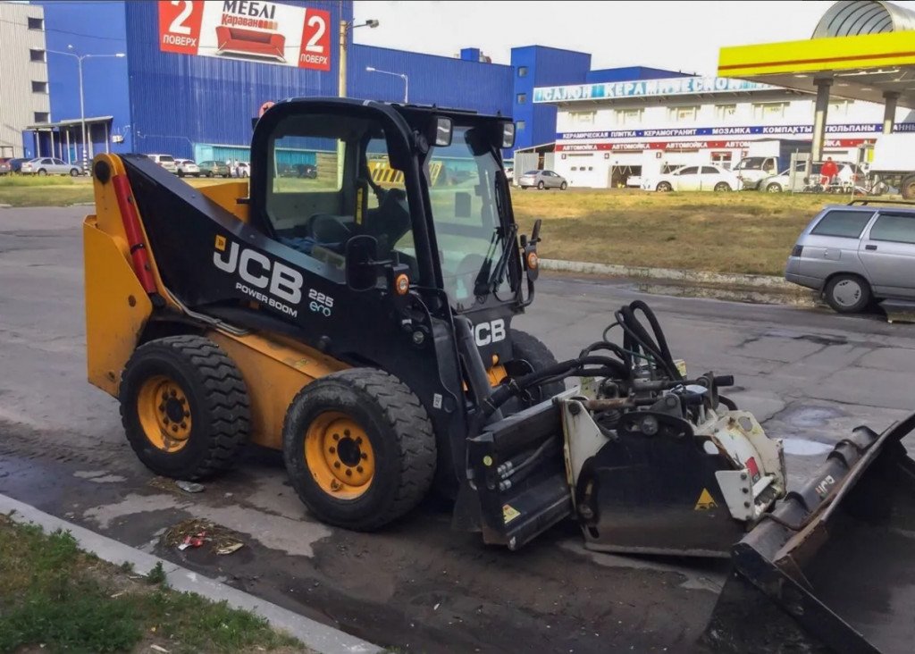 Аренда погрузчика JCB 225 c навеской
