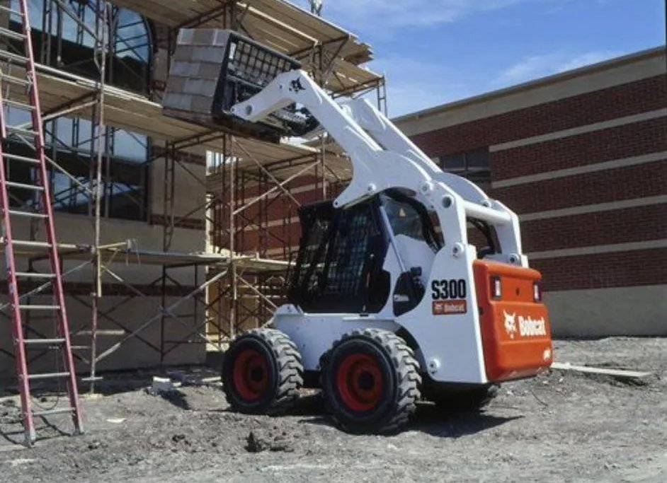 Услуги минипогрузчика Bobcat S300