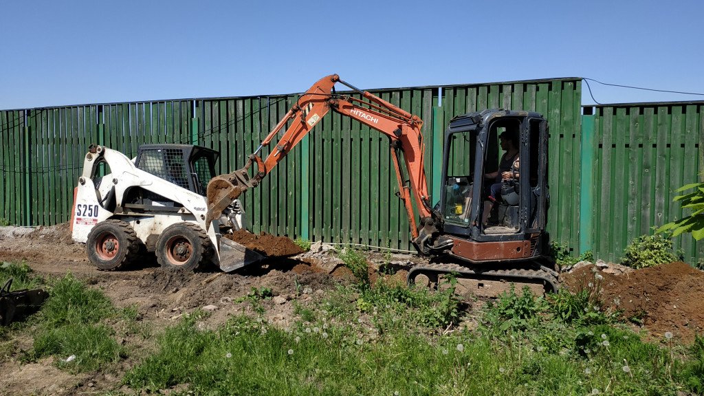 Услуги мини-погрузчика bobcat S250 для цехов и стеснённых мест