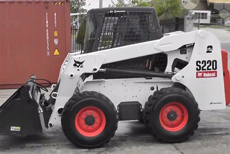 Мини-погрузчик Bobcat s220 опытный оператор