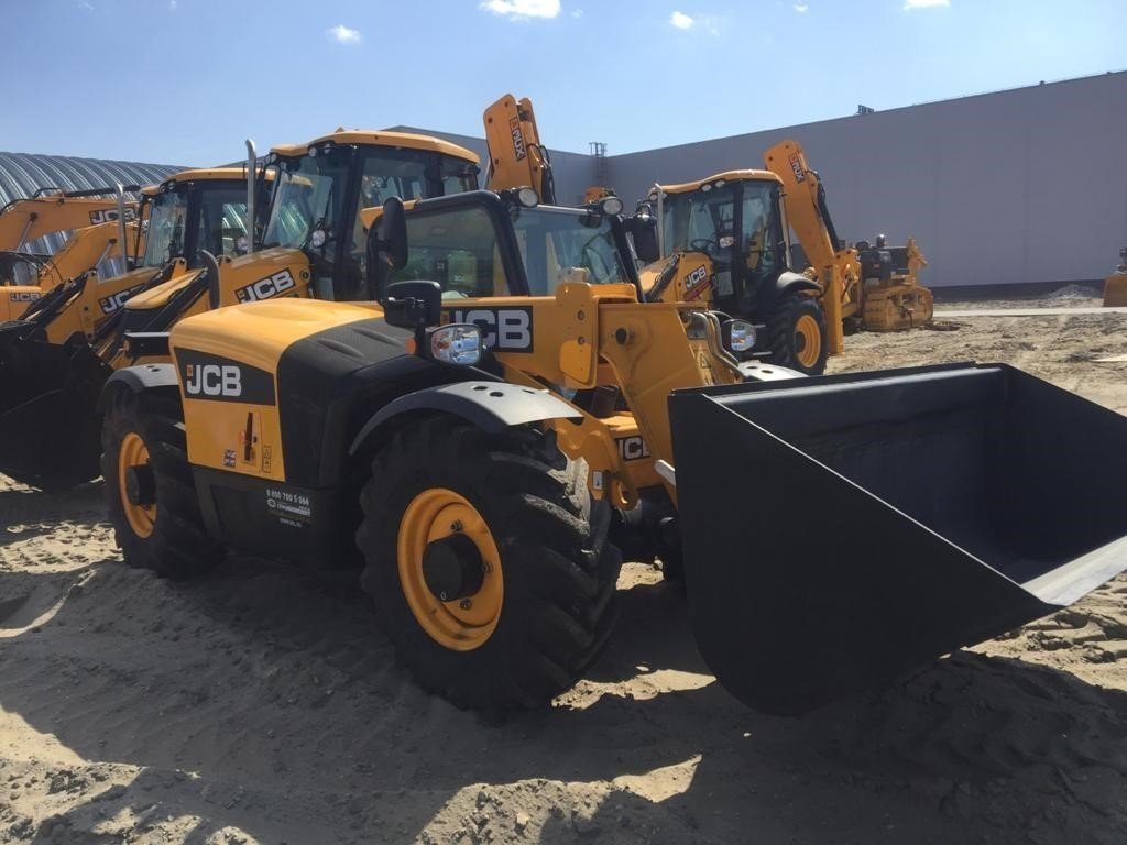 Аренда телескопического погрузчика JCB