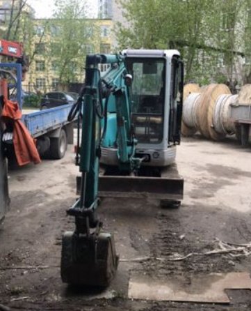 Выполнение экскаваторных работ в узких условиях