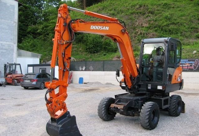 Колесный мини-экскаватор Doosan