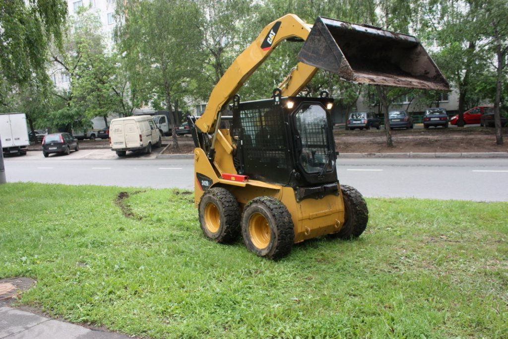 Аренда миниэкскаватора Caterpillar