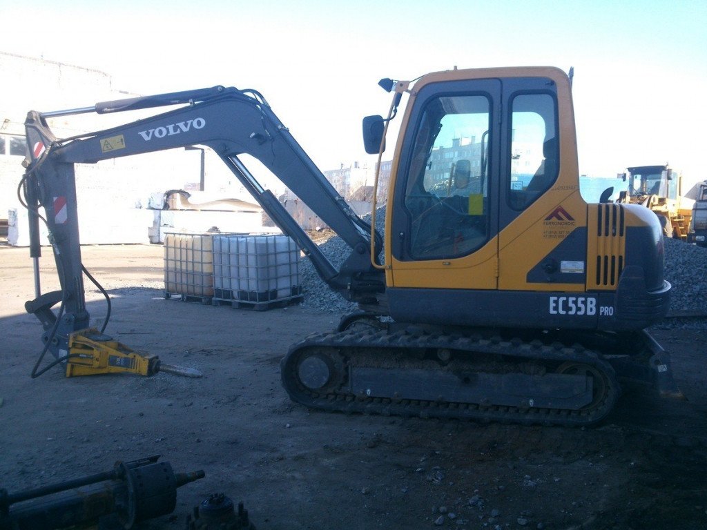 Аренда гусеничного мини-экскаватора Volvo ec 55B