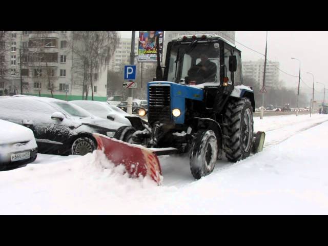 Аренда подметально-уборочного трактора с отвалом и