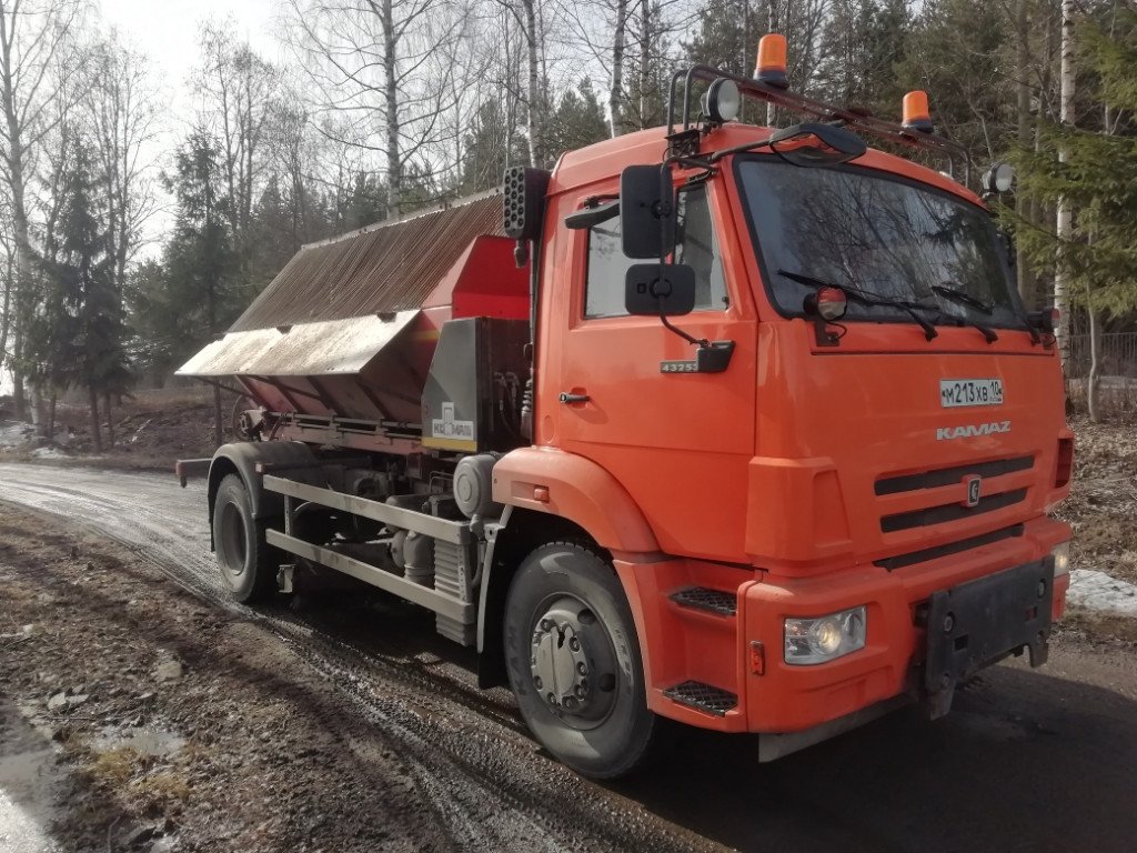 КДМ поливомоечная пескоразбрасывающая