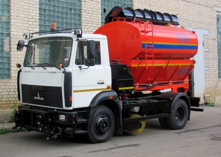 Аренда поливомоечной машины КДМ КО 713-04 щетка