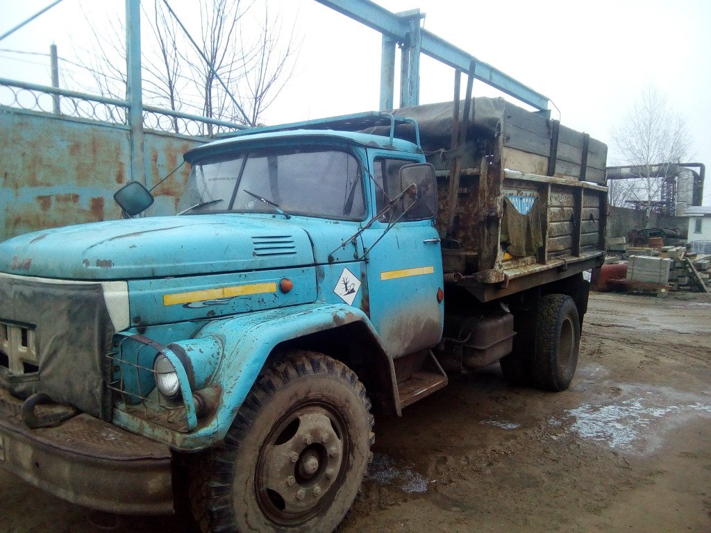 Самосвал. Песок, щебень, торф, навоз, дрова