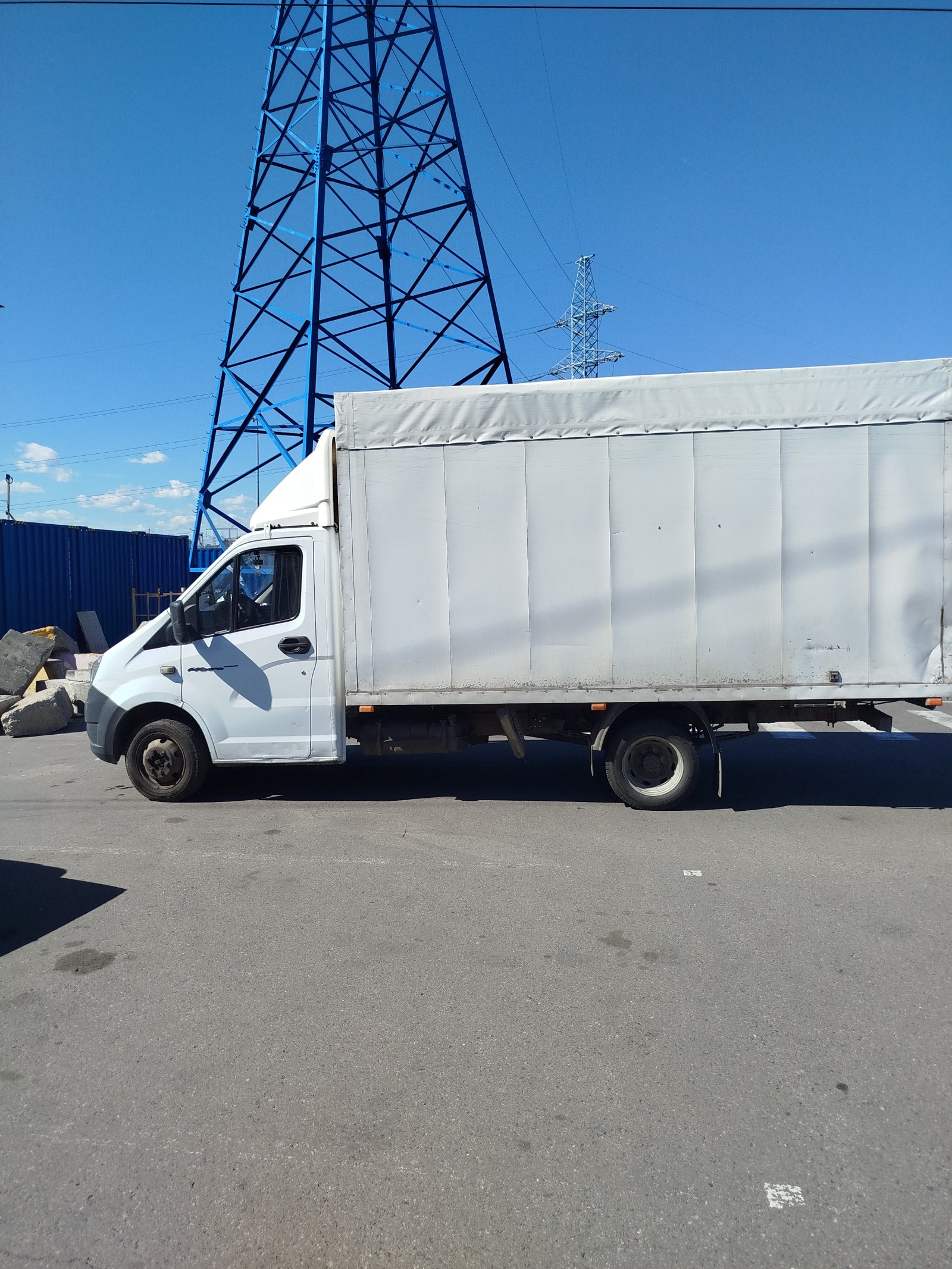 Грузоперевозчик с машиной газель 2 тонны