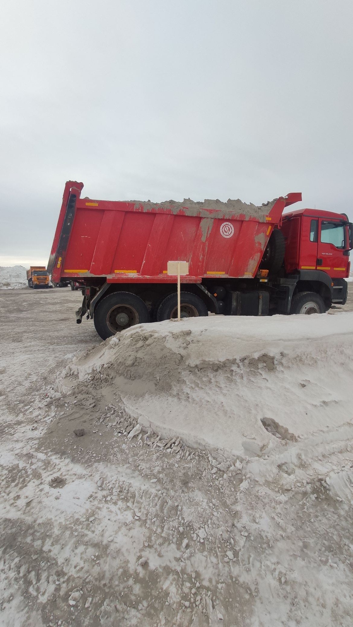 Самосвалы 16 куб. в аренду, услуги