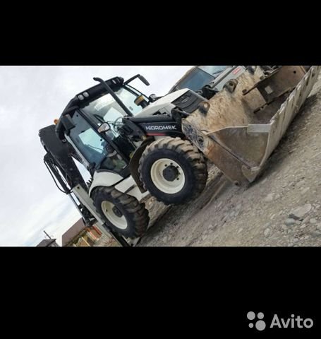 Очистка снега, демонтаж трактором JCB T580 2013 года