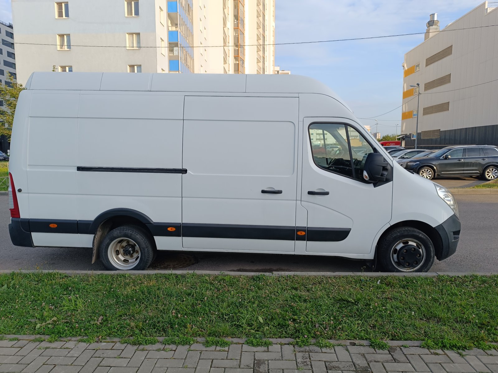 Грузоперевозки на Renault Master погрузка боковая, задняя