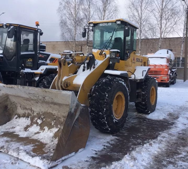 Услуги фронтального погрузчика и трактора