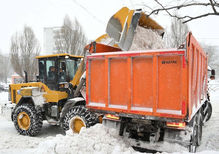 Уборка снега трактором с вывозом и без