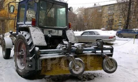 Коммунально уборочный трактор