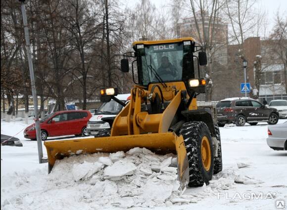 Уборка снега трактором
