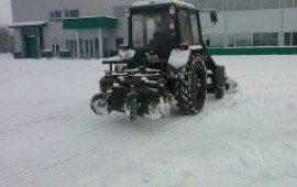 Трактор для уборки территории