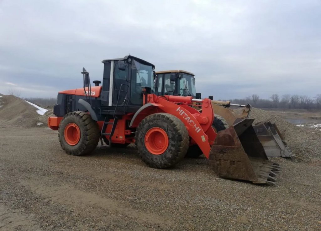 Аренда фронтального погрузчика Hitachi zw-220