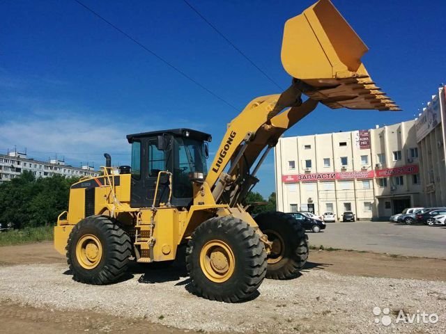 Фронтальный погрузчик в аренду, услуги автогрейдер