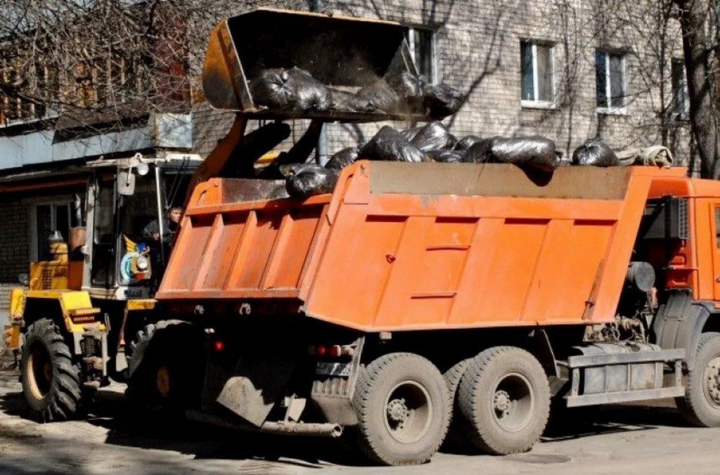 Вывоз мусора камаз, Фронтальный погрузчик