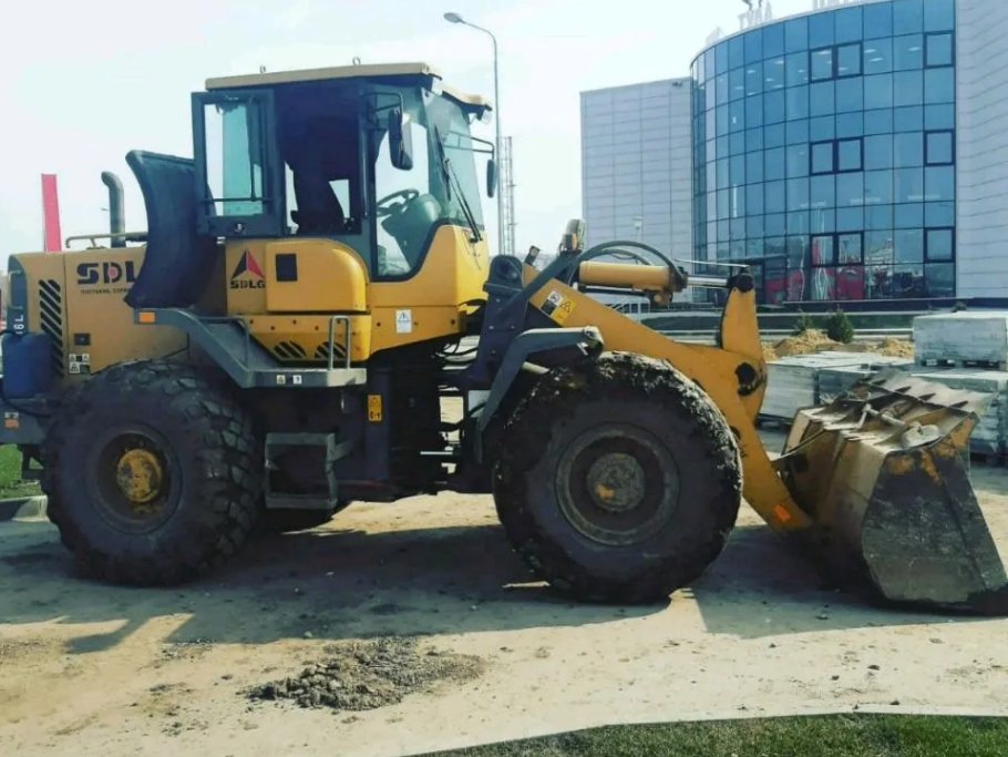 Услуги / Аренда фронтального погрузчика