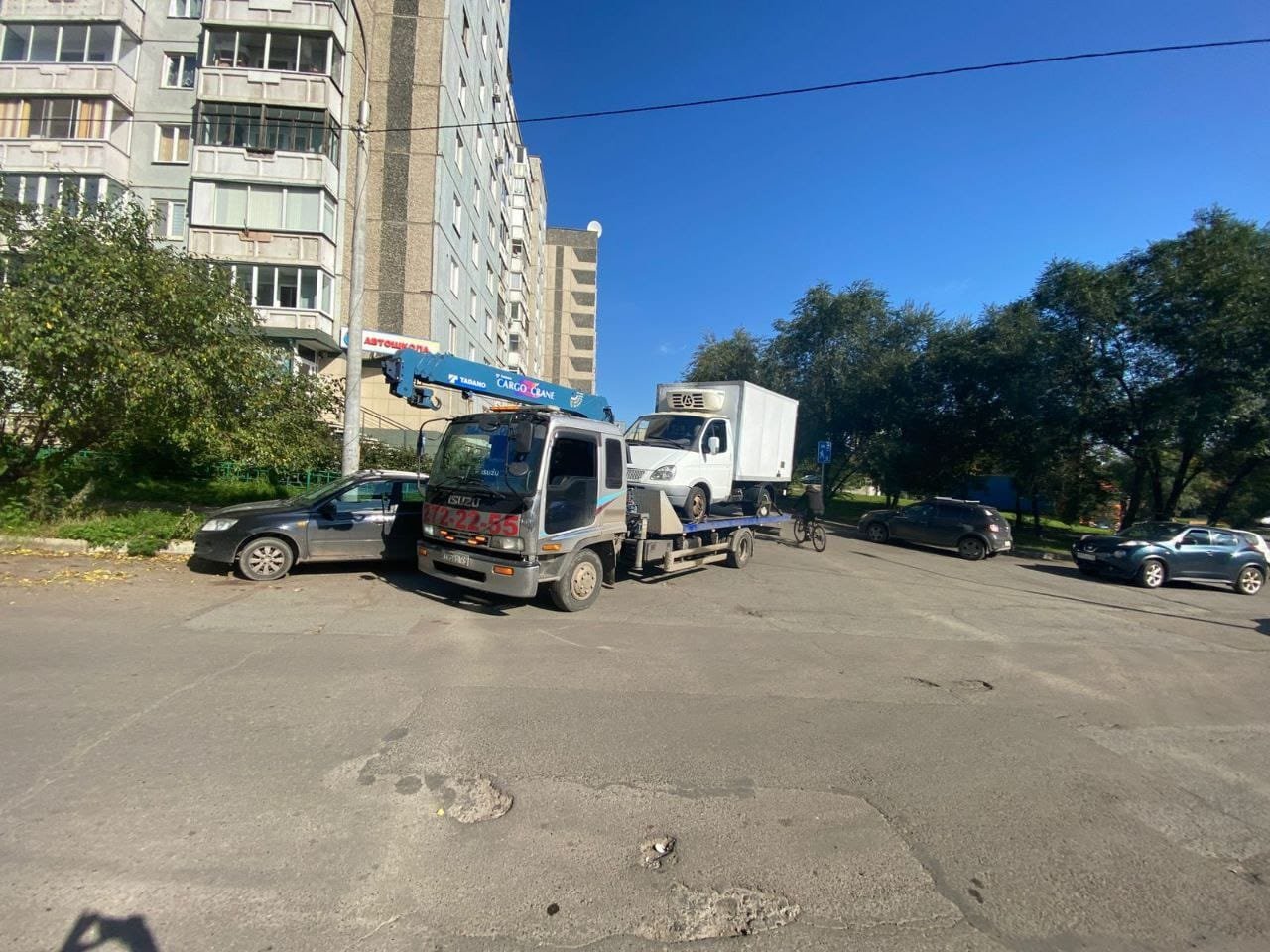 Автоэвакуатор с манипулятором, с лебедкой