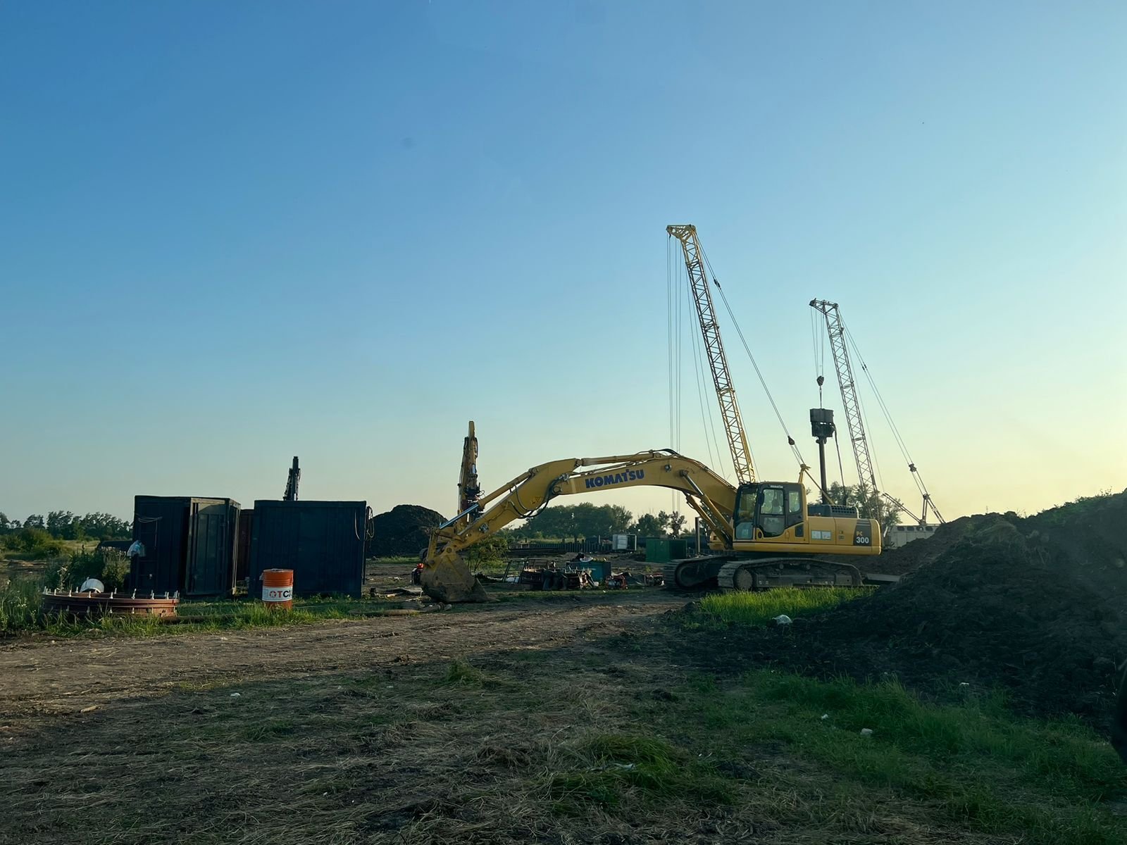 Аренда гусеничного экскаватора Komatsu, недорого