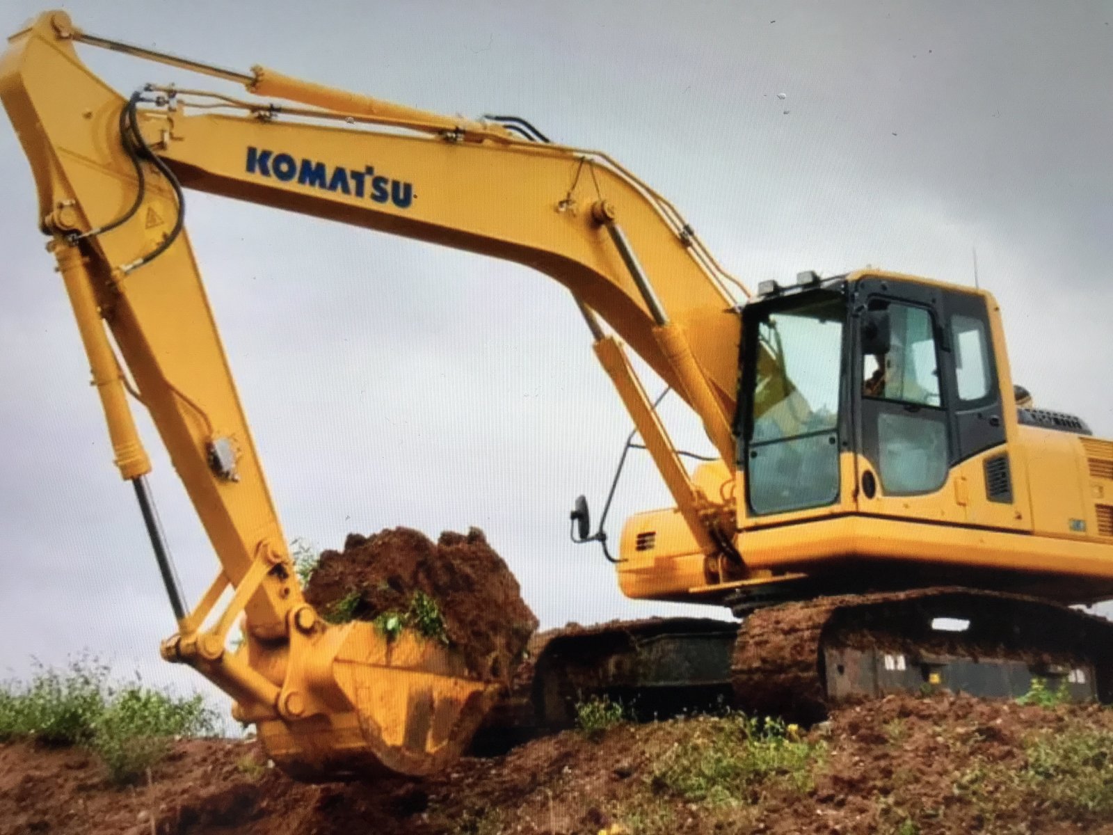 Гусеничные экскаваторы Komatsu 210-10MO в аренду