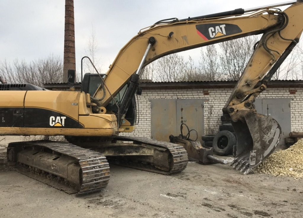 Аренда экскаваторов Caterpillar для фундаментов и котлованов
