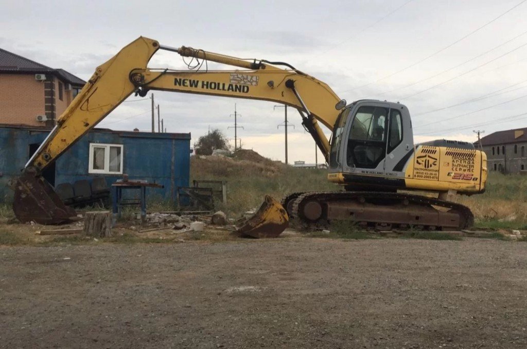 Гусеничный экскаватор NEW HOLLAND E215B