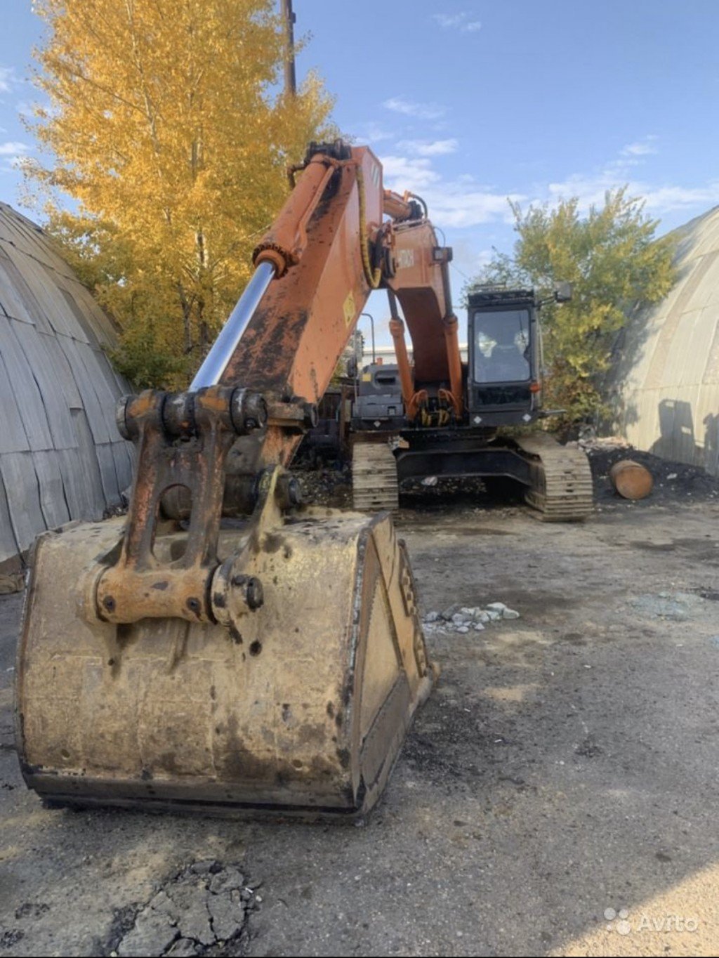 Hitachi 400 экскаватор аренда. Землеройные работы