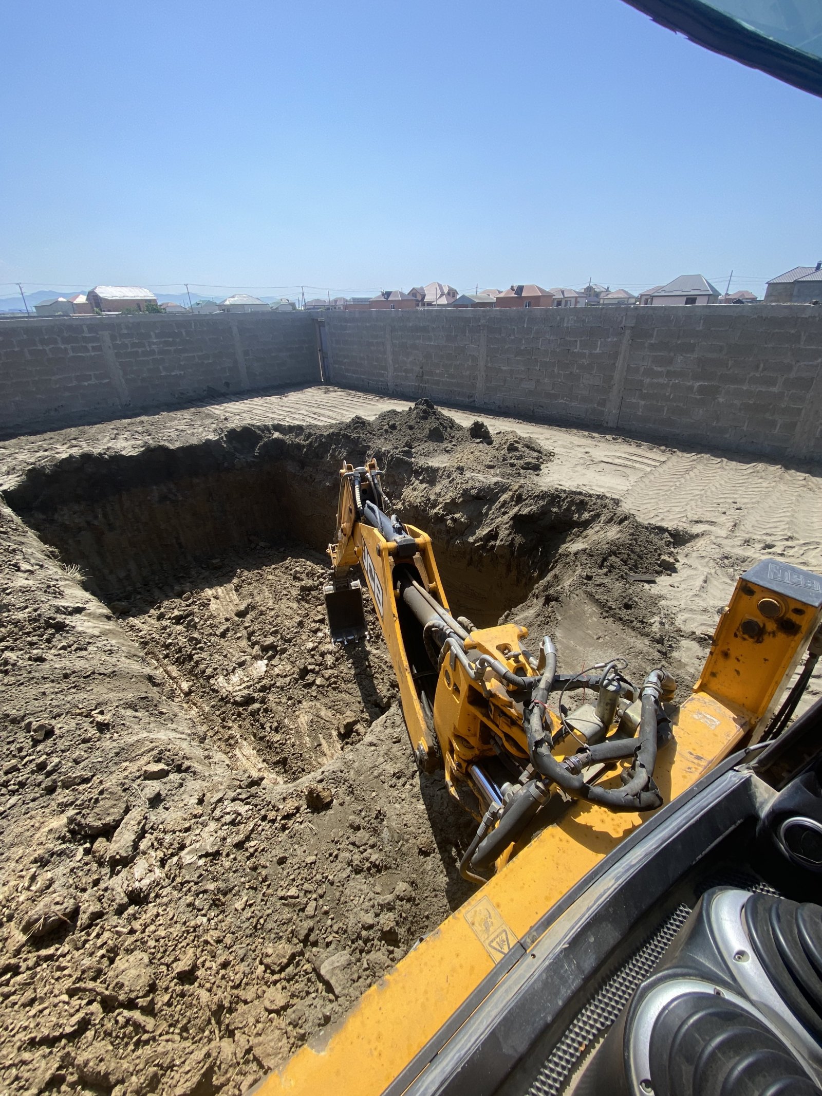 Услуги экскаватора JCB с ковшами 30-90 см для любых работ