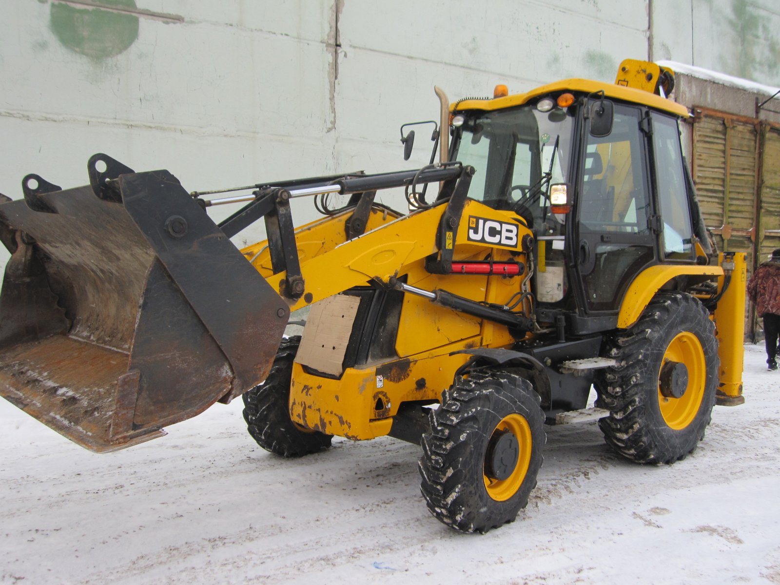 Экскаватор- погрузчик JCB, гидромолот, узкий ковш