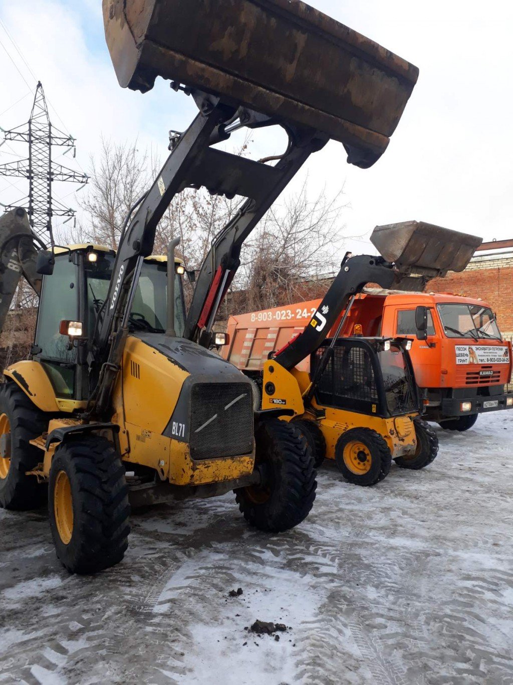 Услуги экскаватора-погрузчика. Планировка, копка