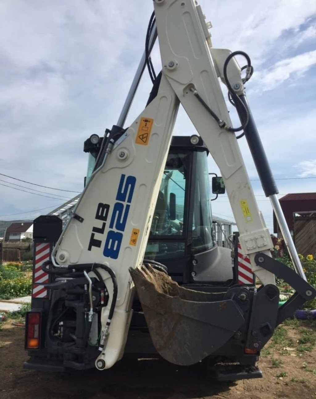 Экскаватор-погрузчик "Terex" гидромолот, виброплита