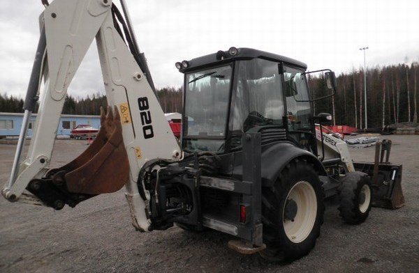 Экскаватор-погрузчик услуги челюстного terex 82