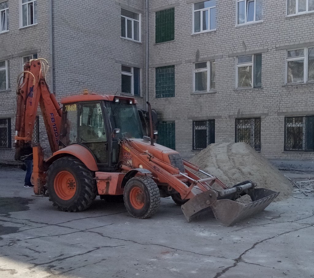 Аренда экскаватора- погрузчика. Услуги. Заказ