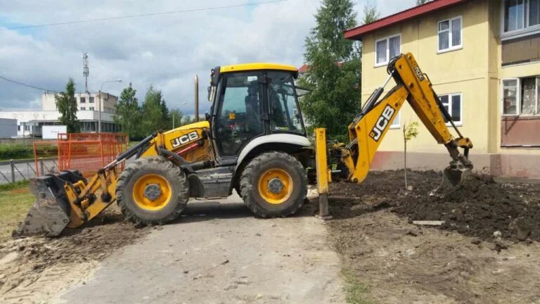 Услуги экскаватора-погрузчика от собственника ООО «СпецЛидер»