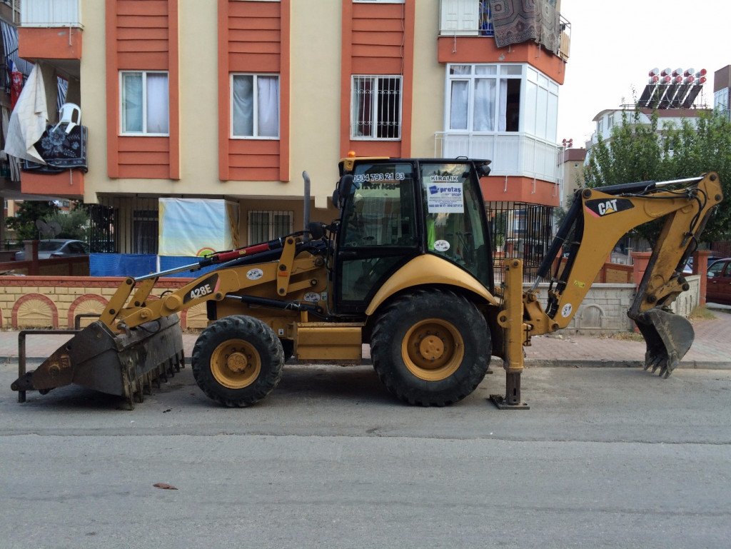 Экскаватор-погрузчик в аренду