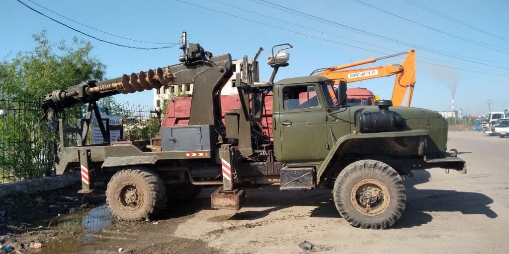 Ямобур Урал 4х4. Шнеки буровые от 100 до 1000 мм