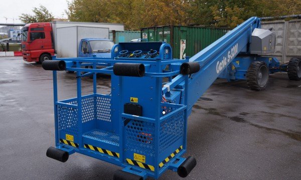 Самоходный подъемник GENIE S-85 4WD